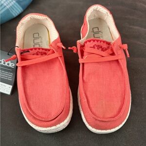 Women’s Coral Hey Dudes. Never worn, Still with tags. Size 10.